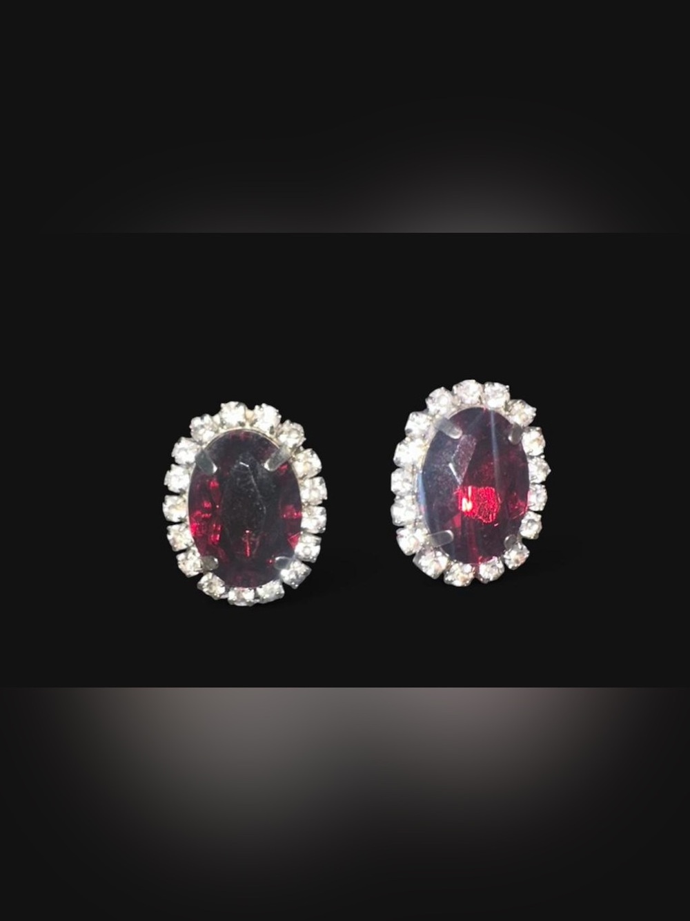 Red earrings - Picture 2 of 3